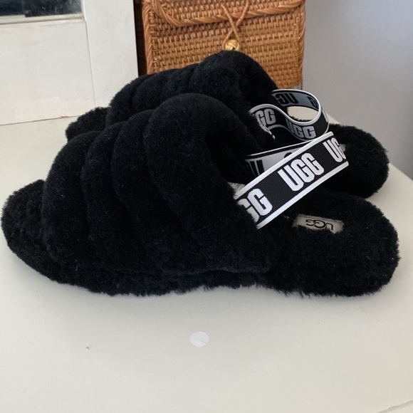 UGGS slippers/shoes - Picture 2 of 4